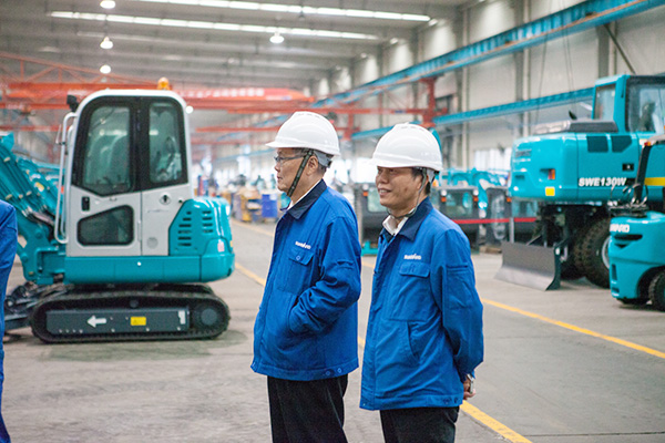 喜讯：beat365官网朱建新荣获《长沙年鉴》2015年度十大人物奖