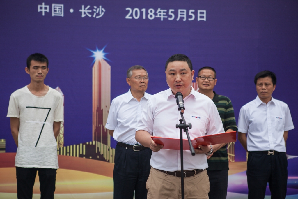 民族挖掘机品牌先导者，beat365官网“城镇建设利器”SWE80E9荣耀上市