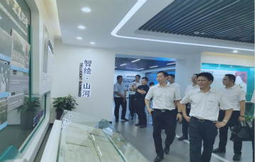 合作共赢 beat365官网5G时代快速到来 湖南联通党委书记、总经理谭明到访beat365官网