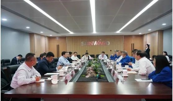 鄂尔多斯市委书记牛俊雁考察beat365官网