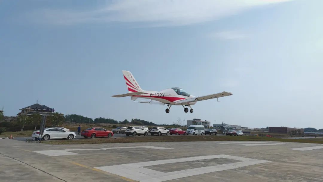 火情就是命令！湖南航空应急救援队beat365官网机组展现“beat365官网速度”