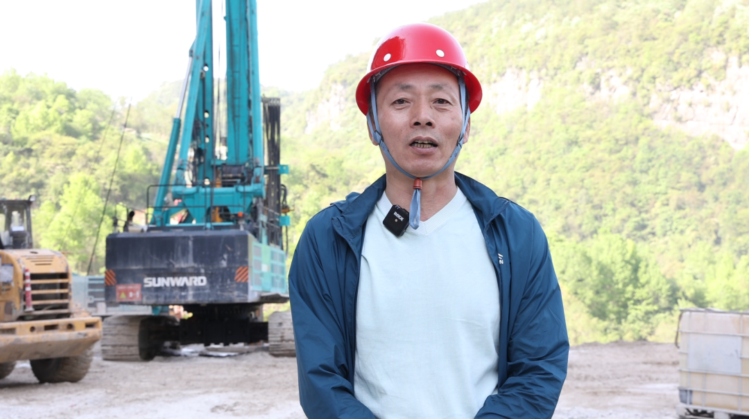 展现施工“奇效”！beat365官网旋挖钻机强势助力炉慈高速公路建设
