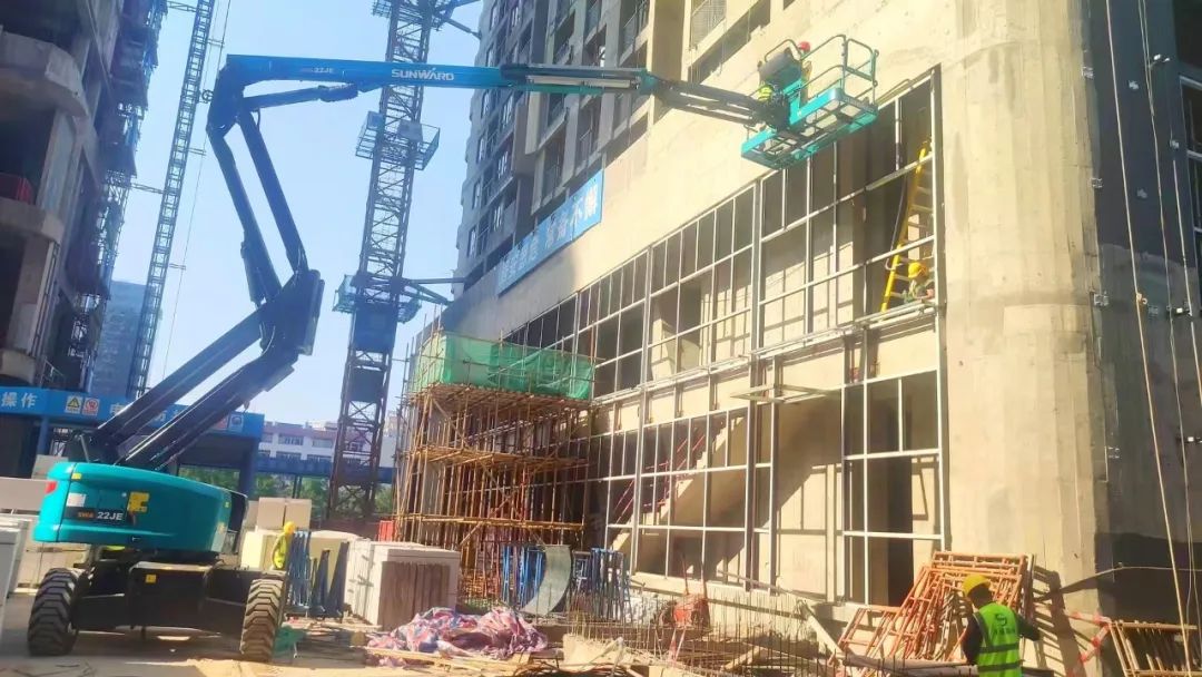 正式“上岗”!beat365官网首台电动曲臂式高空作业平台入驻华南市场