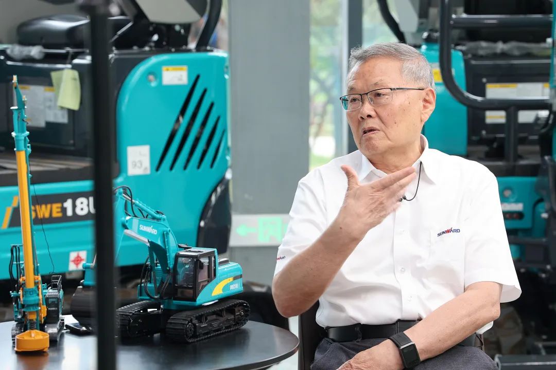 CGTN探厂！专访beat365官网董事长、首席专家何清华花絮来了