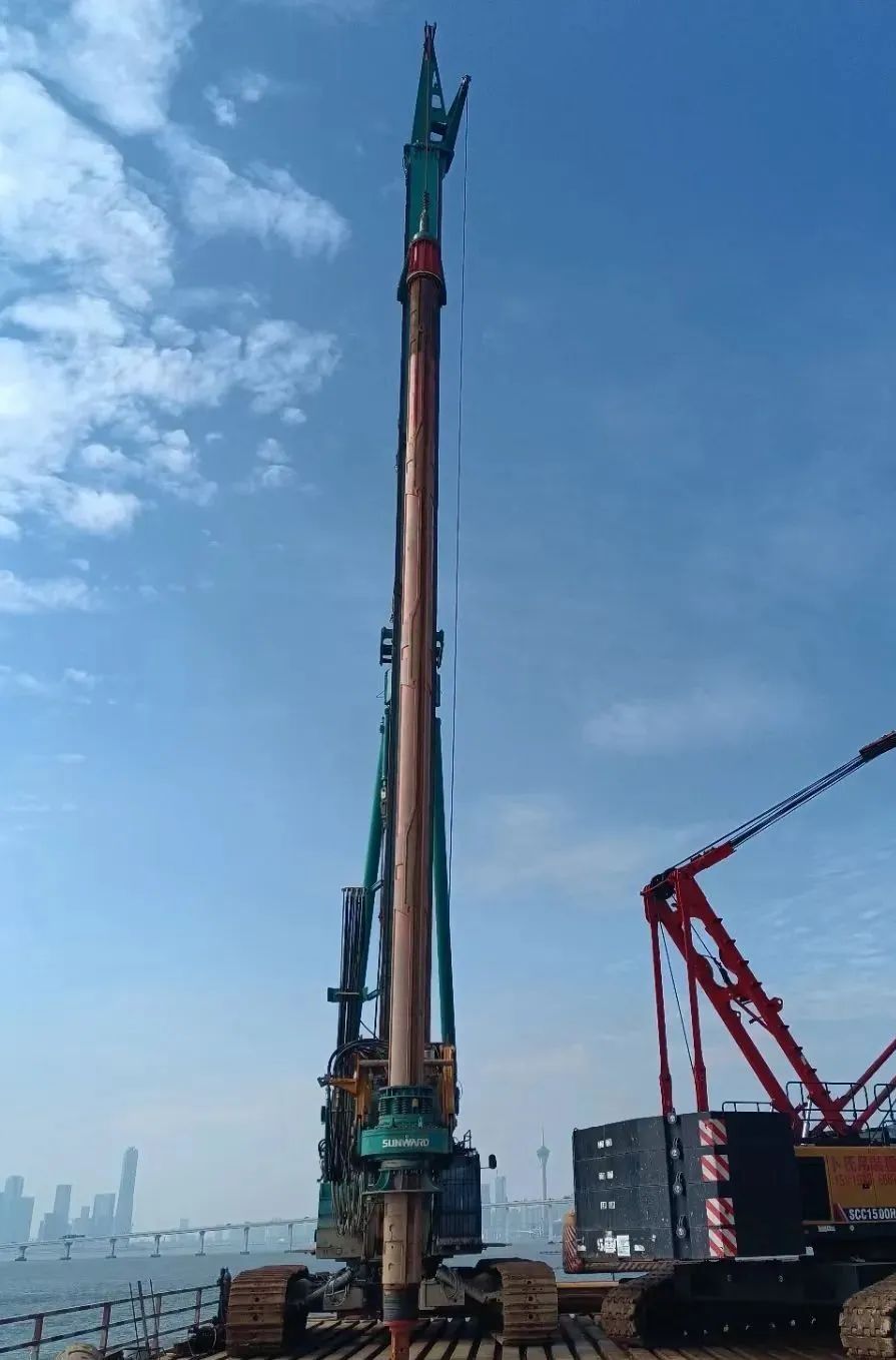 乘风破浪的旋挖钻机！beat365官网助建澳氹第四跨海大桥