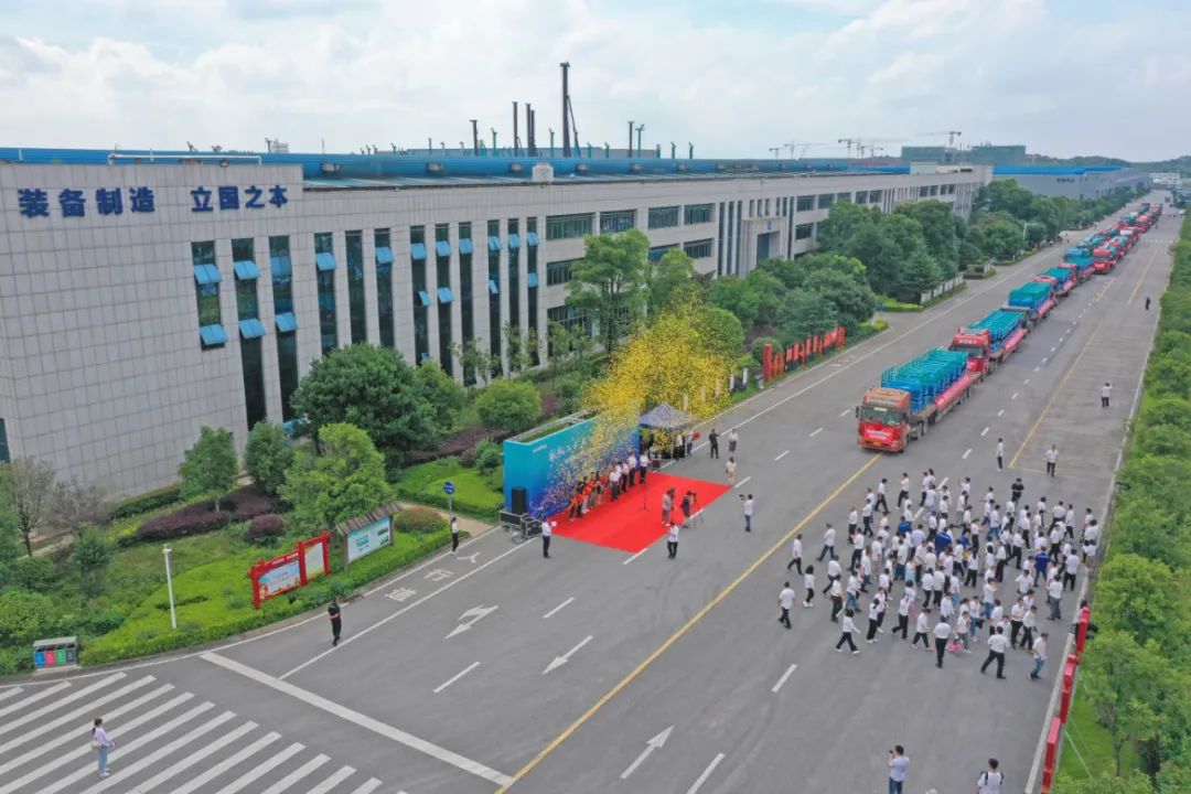 献礼二十大，再攀新高地！beat365官网高空机械设备再迎批量发货