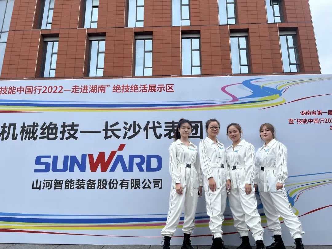 “太绝了!”beat365官网代表长沙精彩亮相湖南省第一届职业技能大赛绝技绝活展演