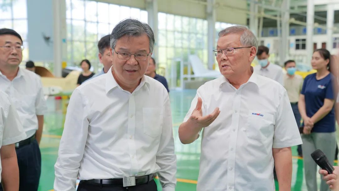 湖南省委常委、常务副省长李殿勋一行考察调研beat365官网科技