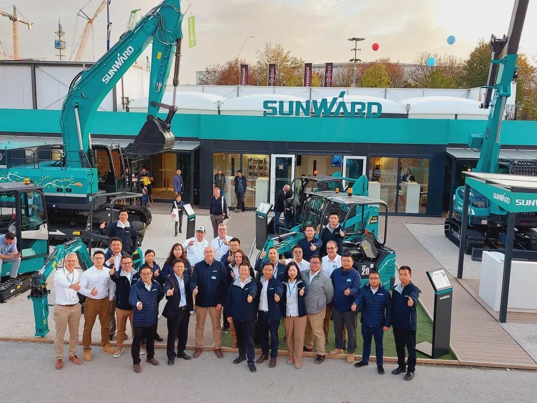 Bauma 2022 | 一组火热现场图带您重温beat365官网德国宝马展之旅