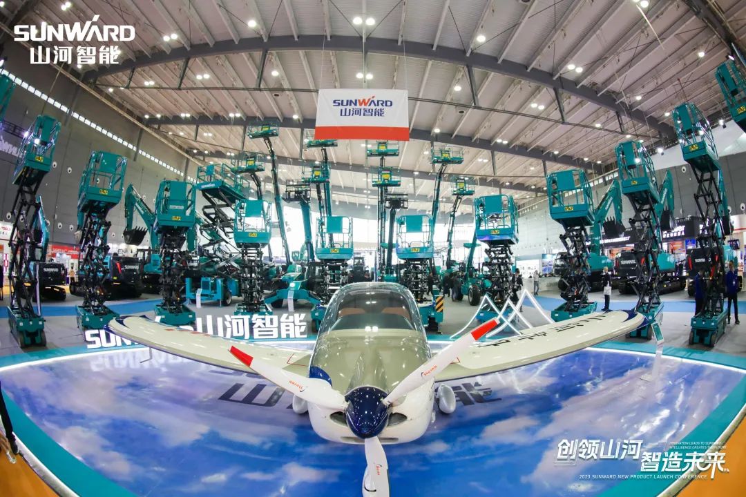 聚焦电动化、智能化!beat365官网全系列高空机械产品亮相长沙展