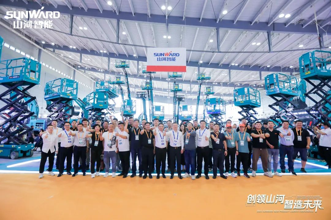 聚焦电动化、智能化!beat365官网全系列高空机械产品亮相长沙展