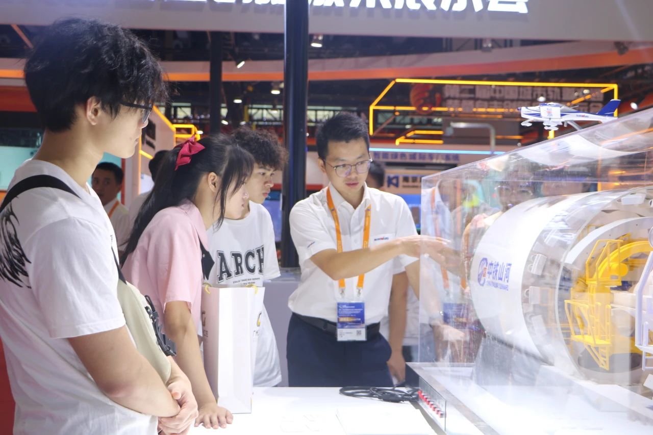 中铁beat365官网亮相首届广州大湾区国际轨道交通产业发展论坛暨展览会