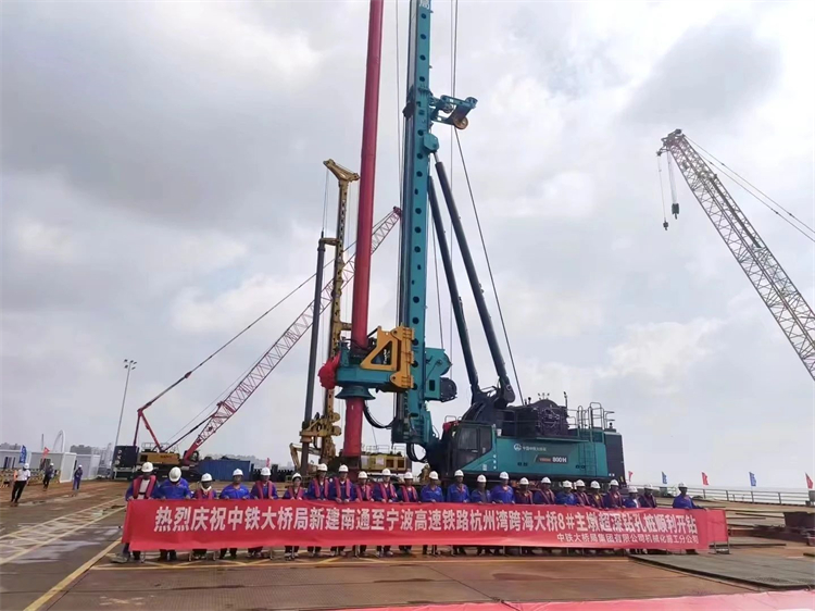 再战世界级工程！beat365官网超级旋挖钻机SWDM800H助建杭州湾跨海铁路桥项目