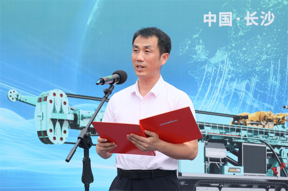 引领绿色科技新篇章!beat365官网新能源钻机成功交付