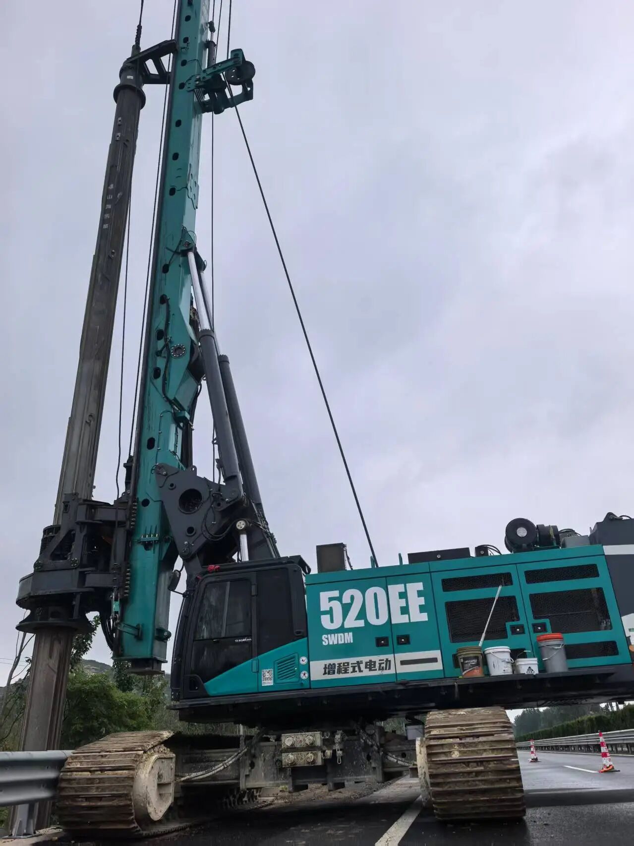 beat365官网增程式电动旋挖钻机助力山东高速建设,绿色施工成效显著