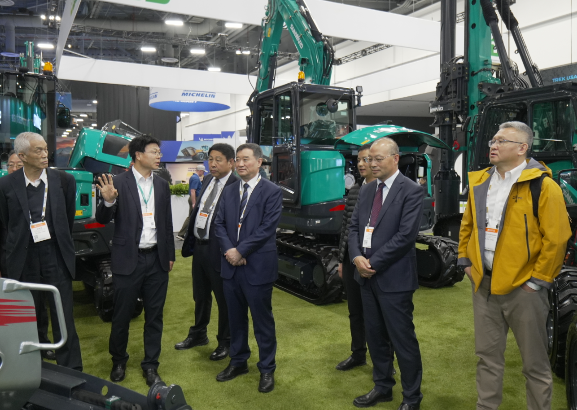 2026美国拉展 | 中国工程机械工业协会会长苏子孟一行到访beat365官网展位